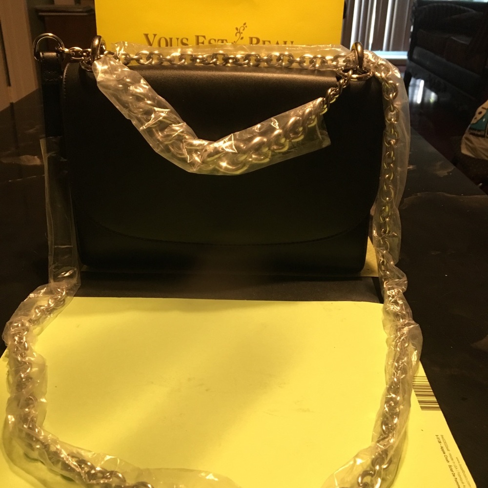 Chelsea28 shoulder bag brand new